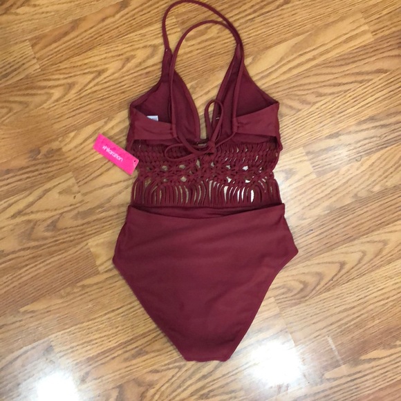 One piece - Picture 2 of 2